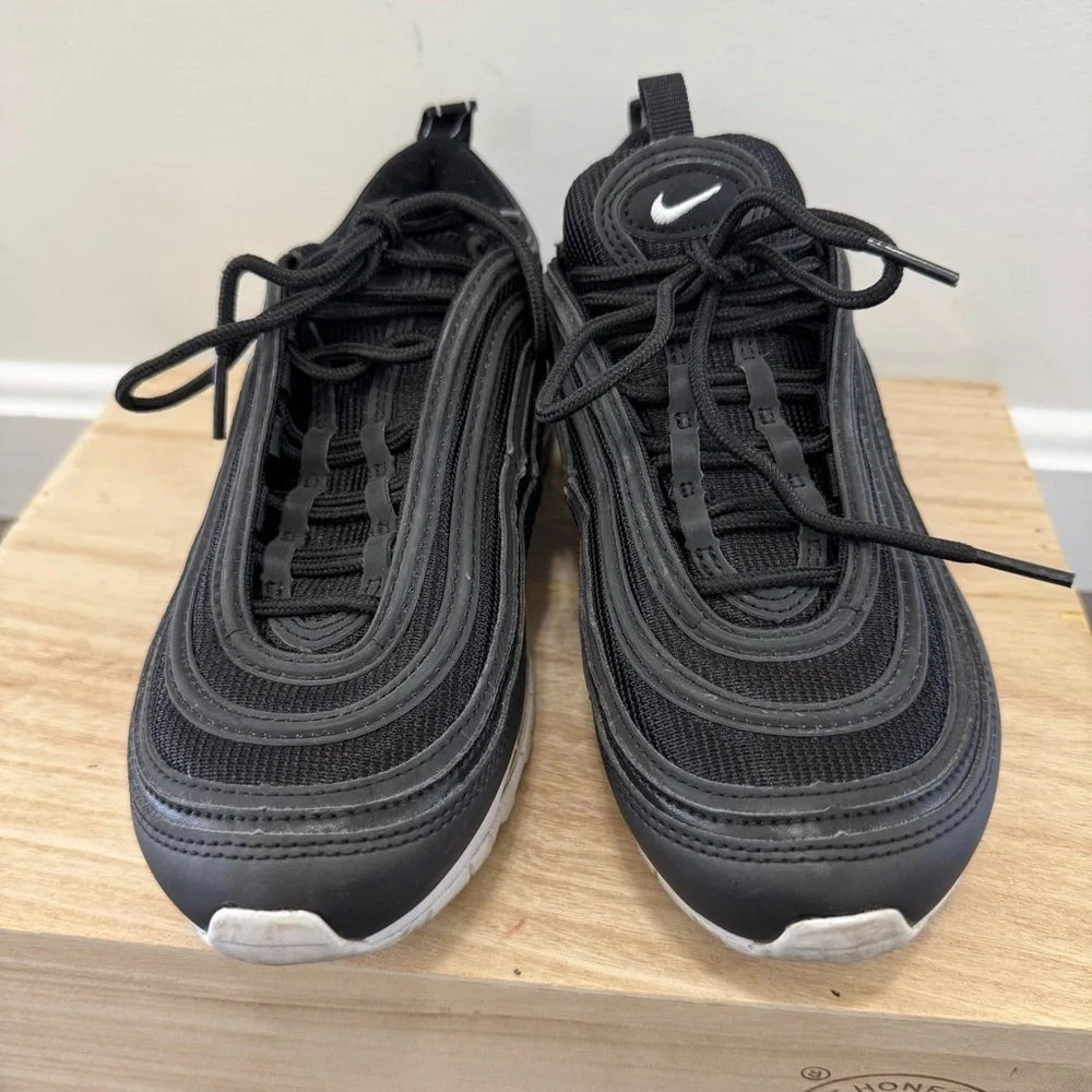 Nike Black & White 97 Air Max Athletic‎ Sneakers 6/7.5
